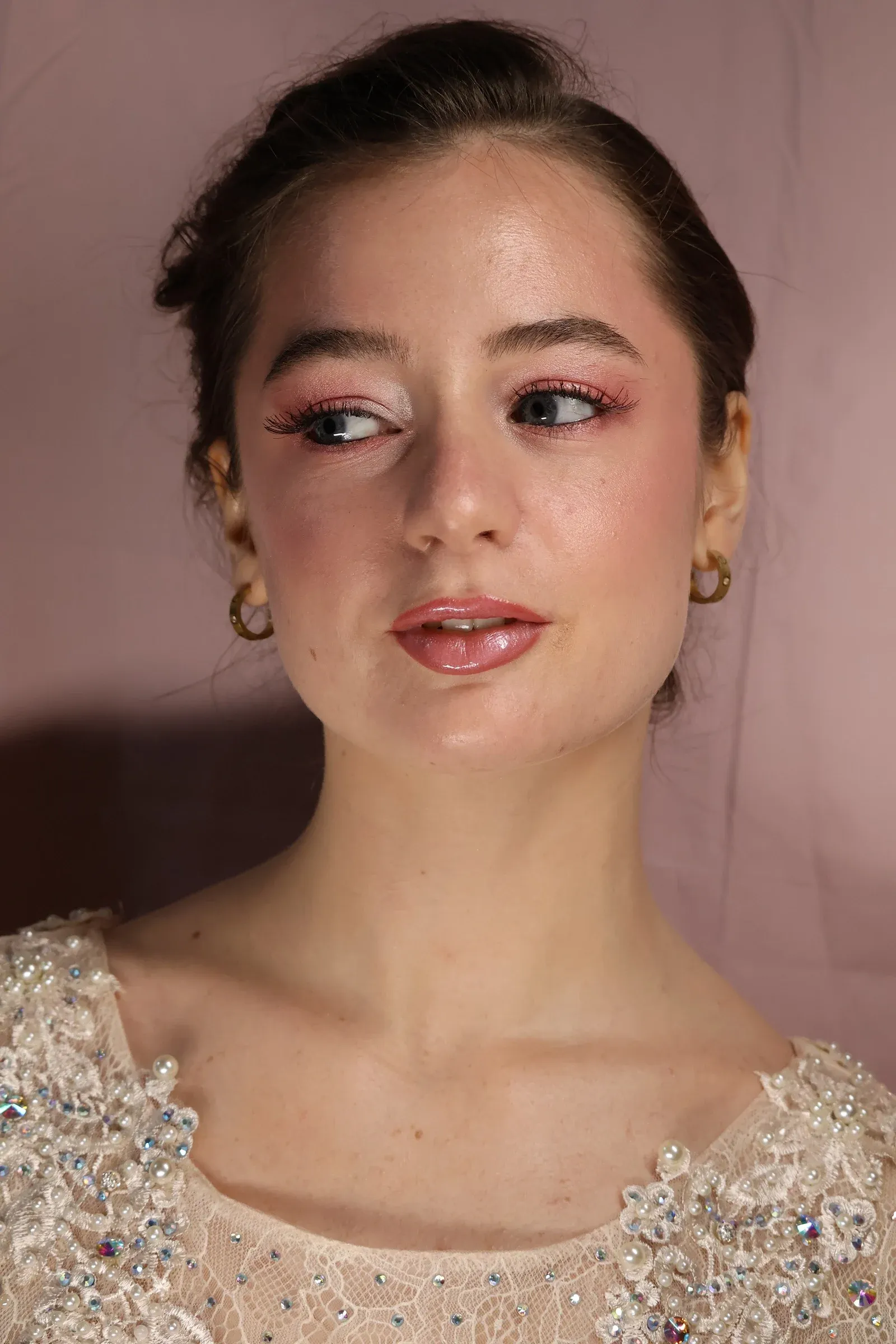 Romantisches Braut-Make-up in Rosétönen