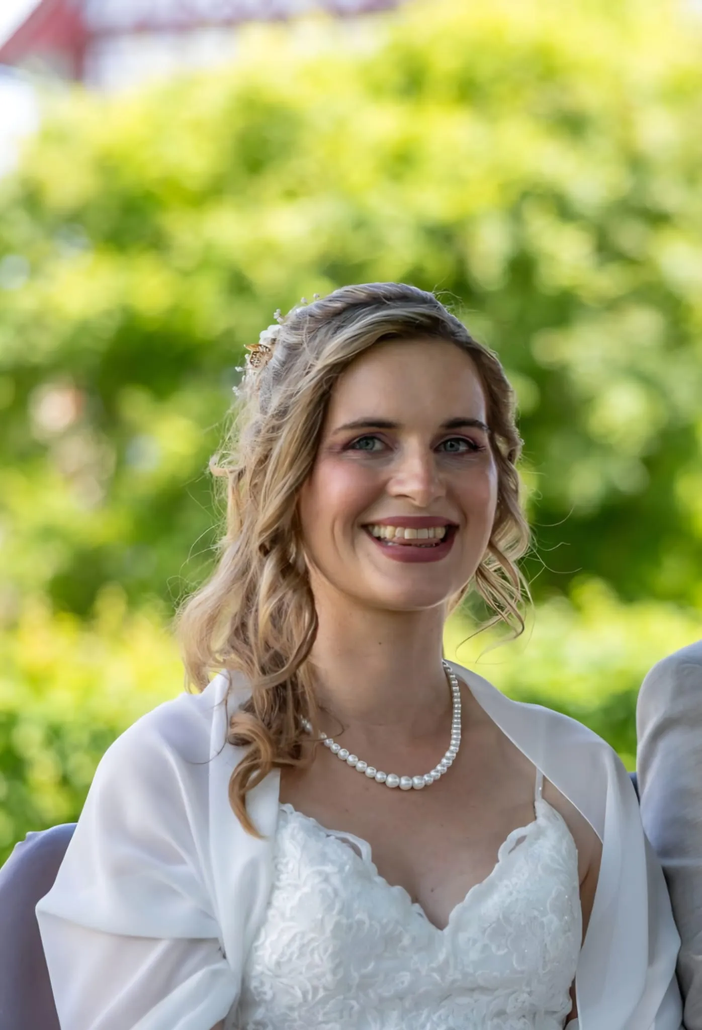 Strahlende Braut mit natürlichem Make-up
