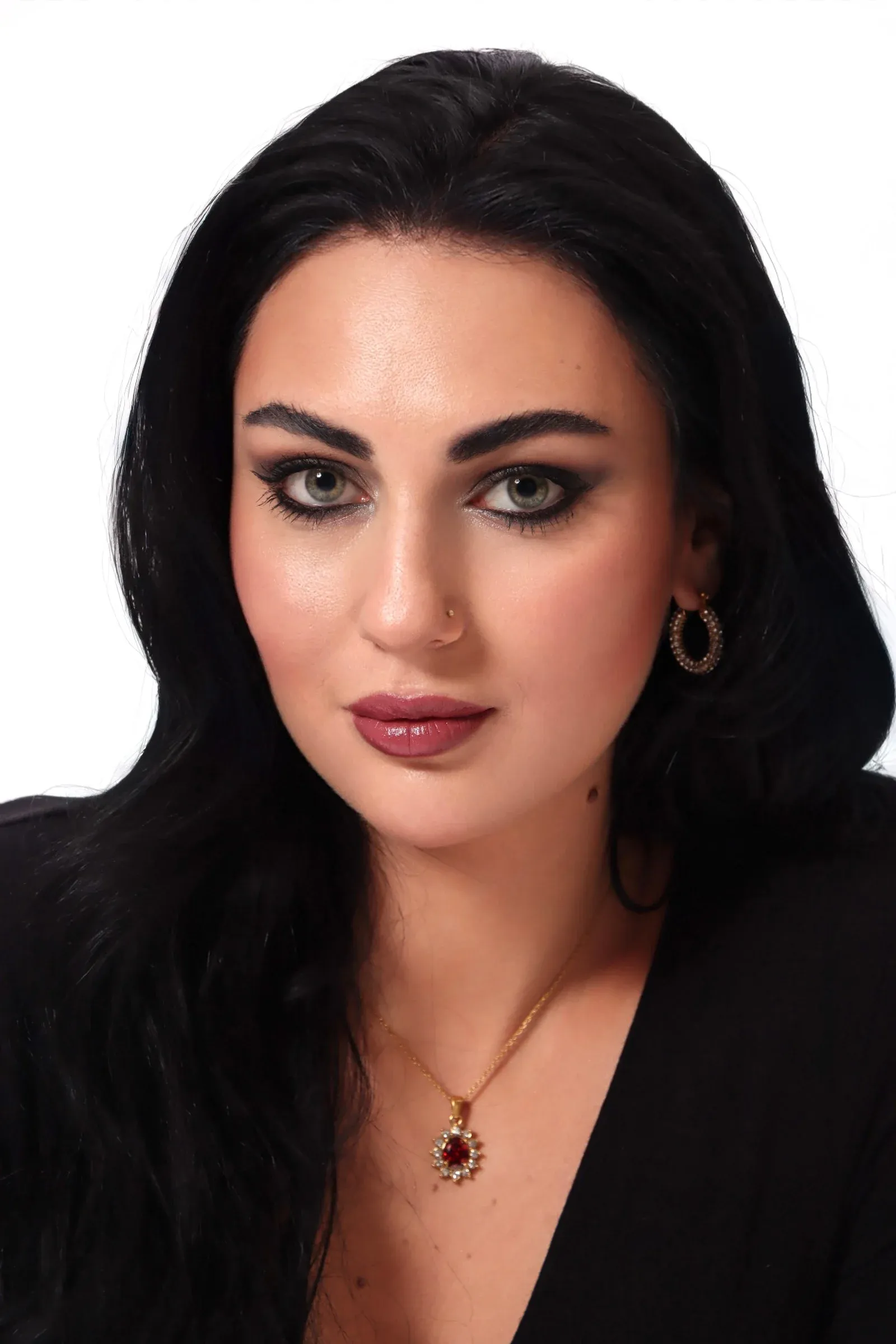 Elegantes Abend-Make-up mit präzisem Lidstrich